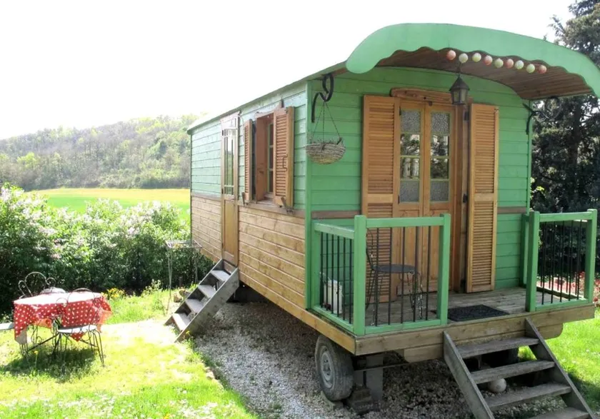 Delightful Caravan Rental with a Shared Pool for a Fabulous Vacation near Carcassonne, France - Image 1