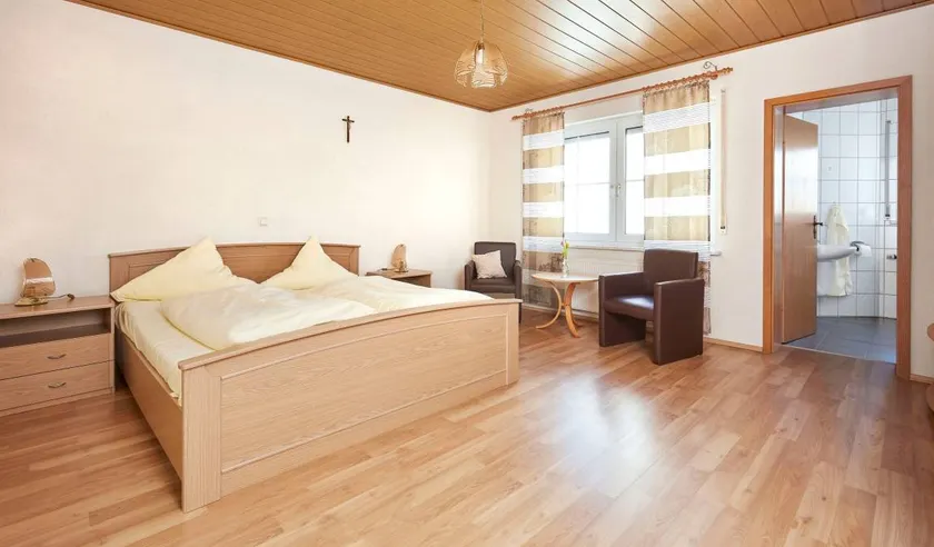 Private room with terrace & garden - Image 1