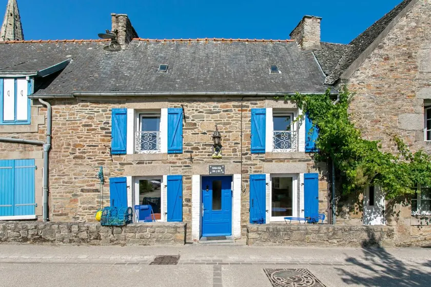 Beachfront Holiday Home in Saint Michel en Grève - Image 1