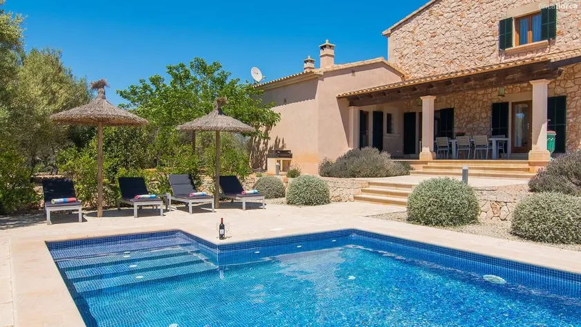 Fully equipped lovely villa with private pool, garden & barbeque | Garden view | Perfect for remote work - Image 1