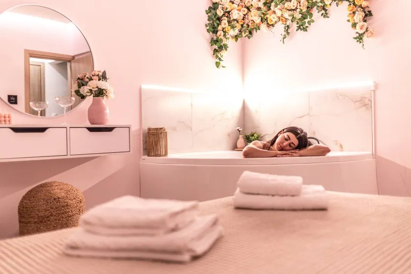 Holiday apartment with jacuzzi - Image 1