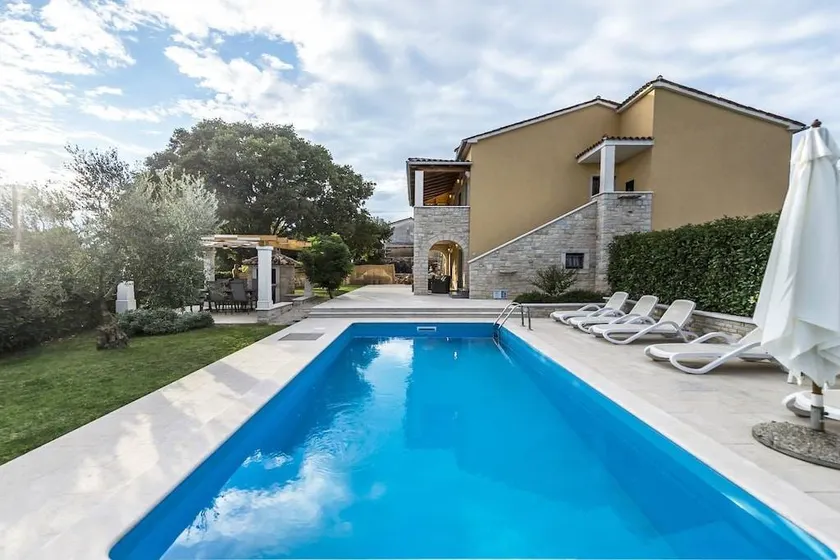 Big villa with terrace, sauna & garden - Image 1