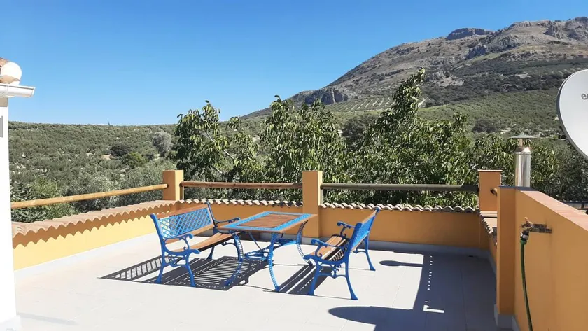 Holiday home with terrace, BBQ & garden | Mountain view - Image 1