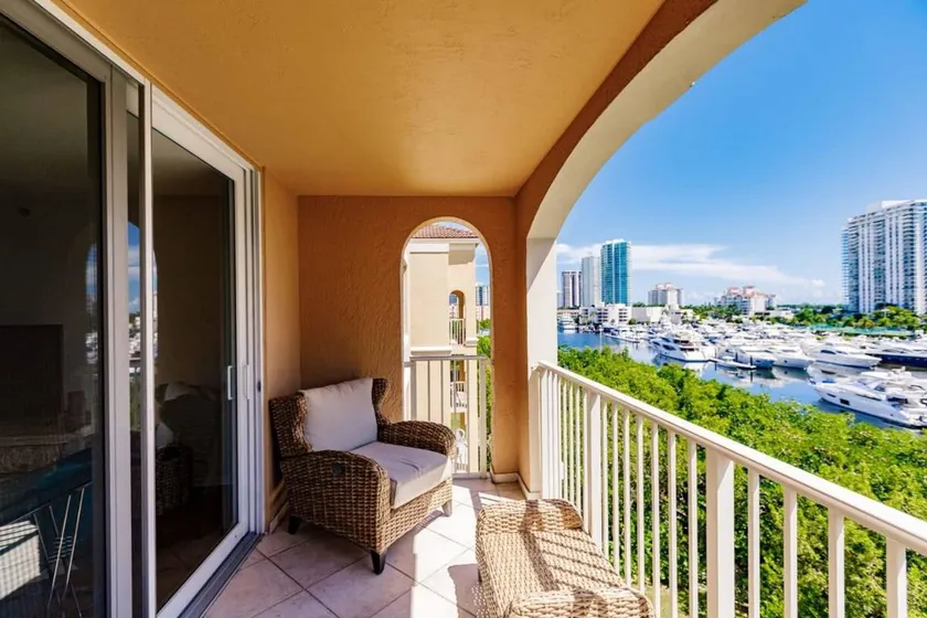 Uhost AI 3BR Oasis Pool, Gym & Scenic View - Image 1
