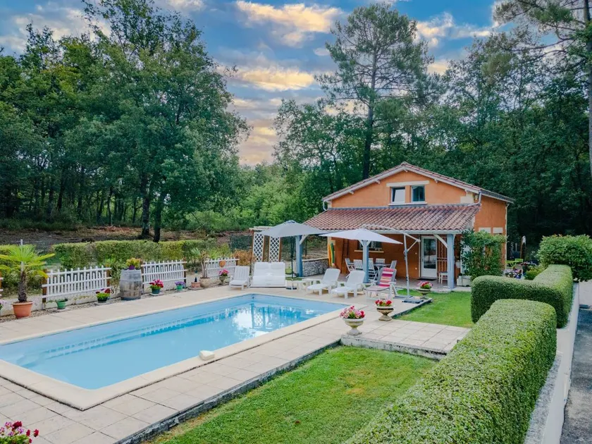 Voll ausgestattetes schönes Ferienhaus mit Terrasse, Pool und Grill | Gartenblick - Image 1