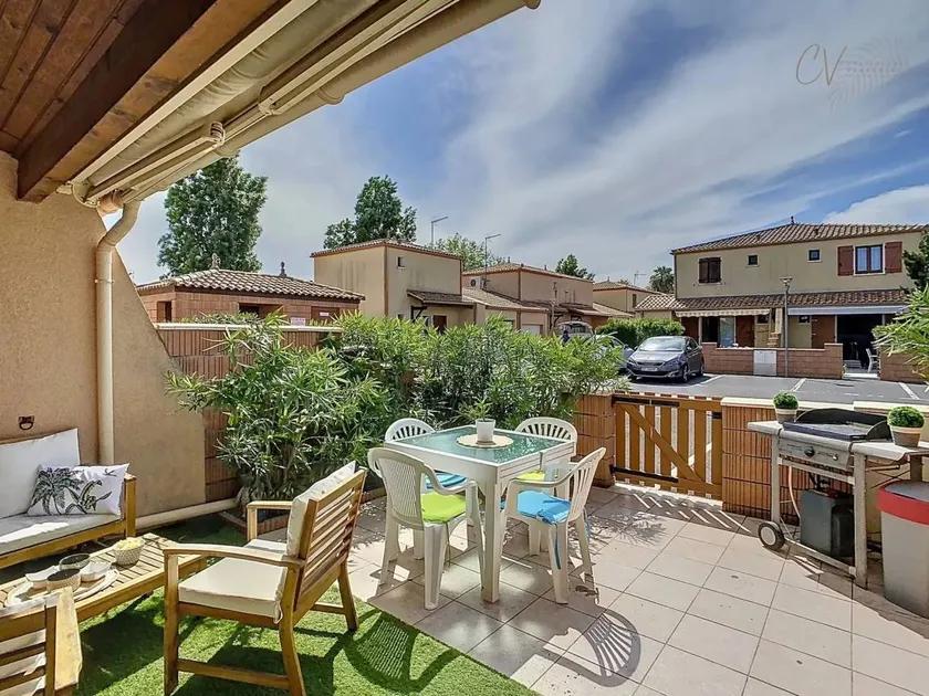 Voll ausgestattetes Ferienhaus mit Terrasse, Pool und Garten - Image 1