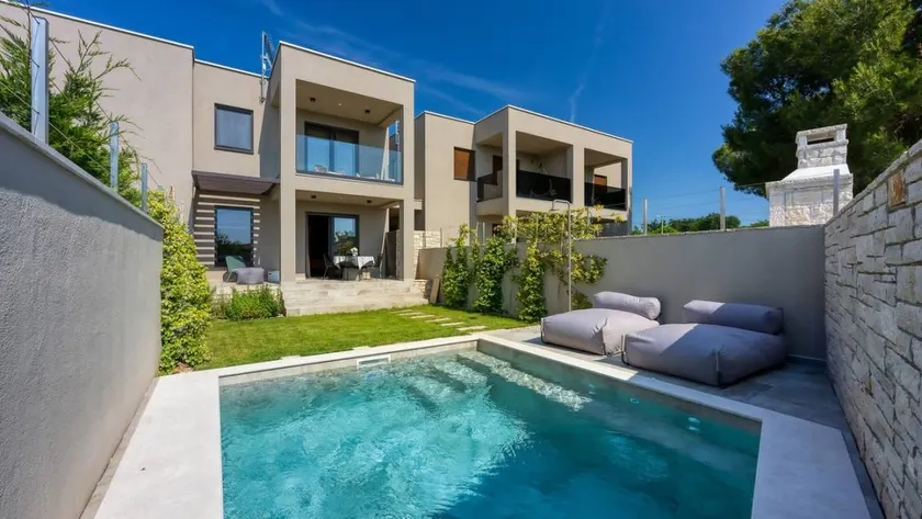 Apartment with terrace, garden & private pool | Garden view - Image 1