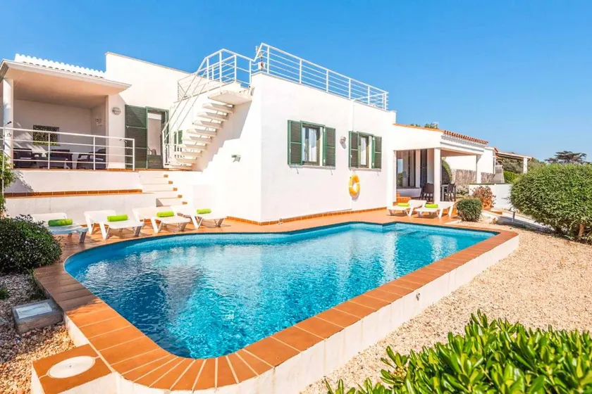 Villa with BBQ, terrace & private pool - Image 1