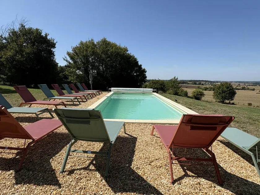 Holiday home with garden, private pool & BBQ - Image 1