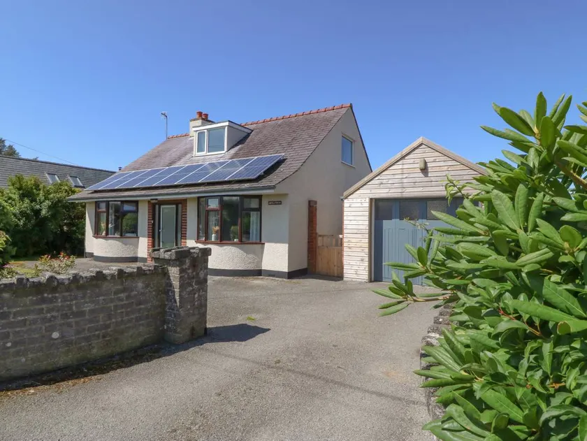 Children-friendly pleasant cottage with garden - Image 1