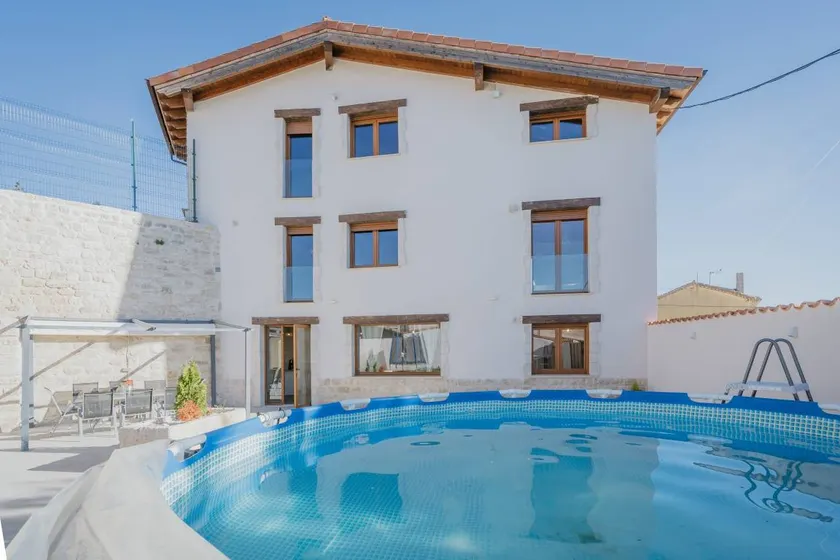 Landhaus 'El Lagar del Altillo - Revilla Vallejer' mit Pool und Terrasse - Image 1