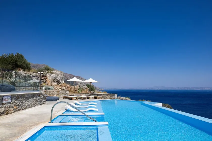 Charming villa with BBQ, garden & private pool - Image 1