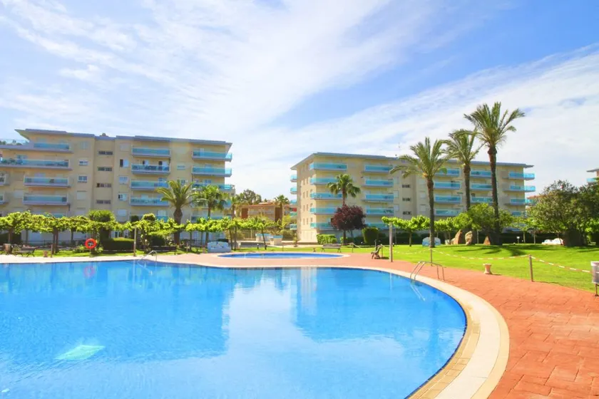 Merveilleux appartement de vacances adapté aux familles avec terrasse, piscine et jardin | Plage à proximité | Avec animaux admis - Image 1