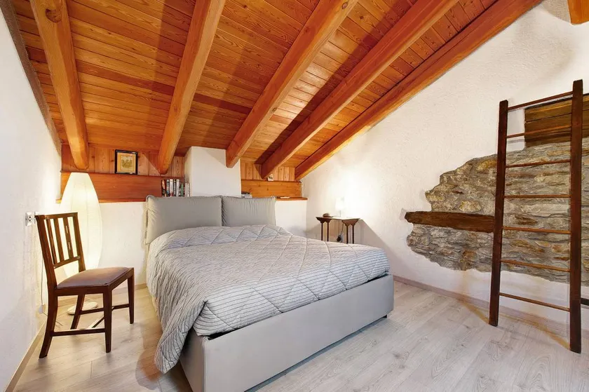 House | Mountain view - Image 1