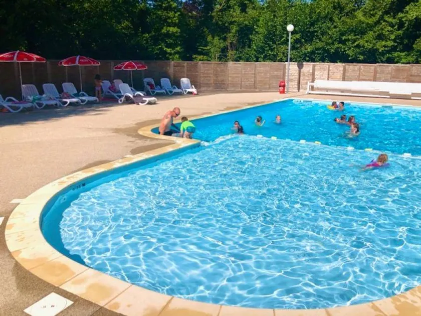 Mobile home with terrace & pool - Image 1