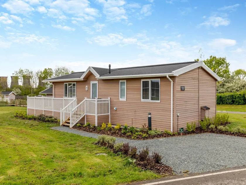 Family-friendly cottage with garden | River view | Pets allowed - Image 1