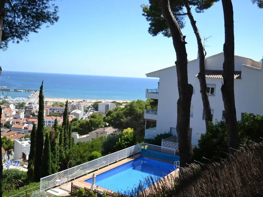 Appartement de vacances entièrement équipé avec jardin, barbecue et piscine - Image 1