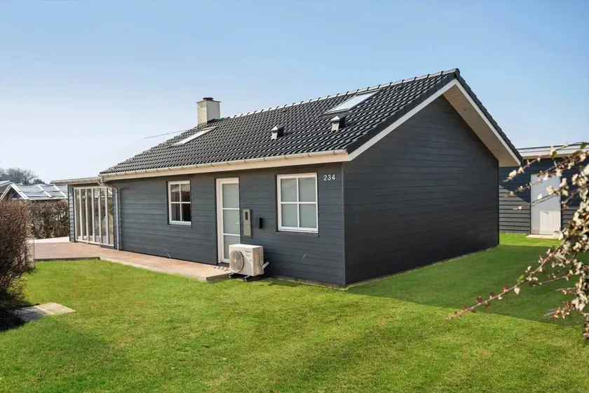 Holiday home with terrace & BBQ - Image 1