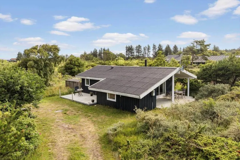Holiday home with BBQ - Image 1