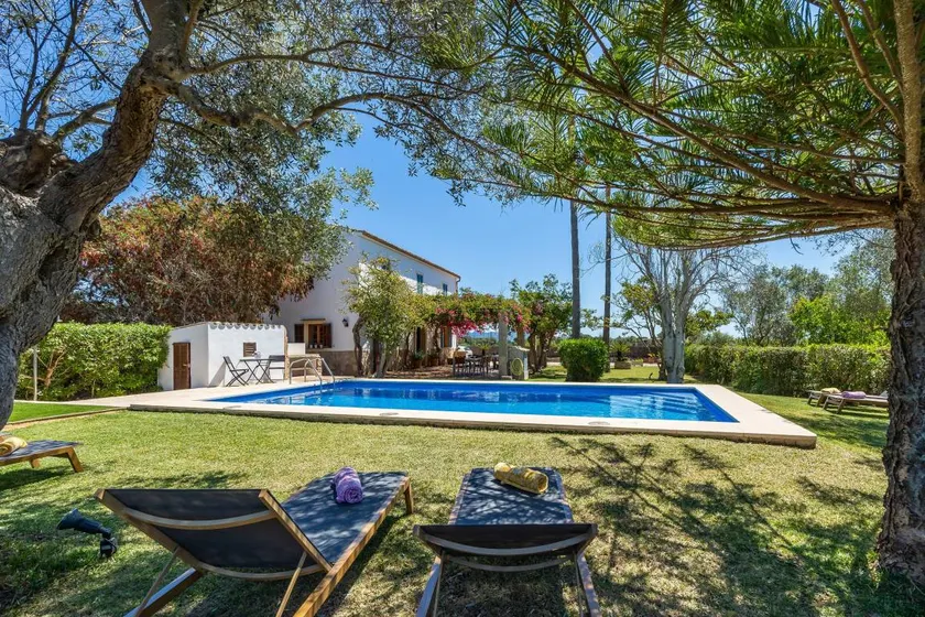 Child-friendly charming villa with pool, garden & terrace | Garden view - Image 1