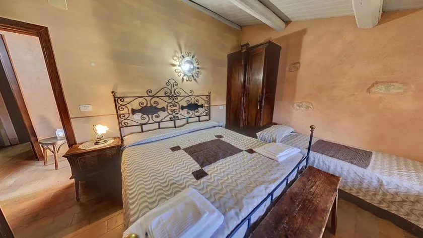 Agriturismo Santa Serena nel cuore della verde Umbria: Camera Romanza - Image 1