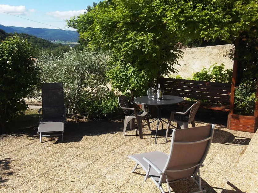 Gîte avec barbecue, jardin et terrasse - Image 1