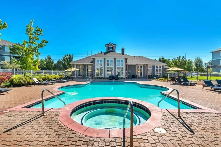 Appartement avec jardin et piscine | Vue montagne - Image 1