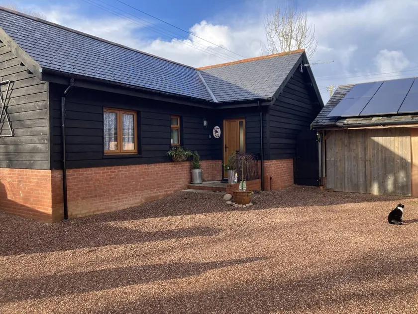 Cottage with BBQ & garden | Lake view - Image 1