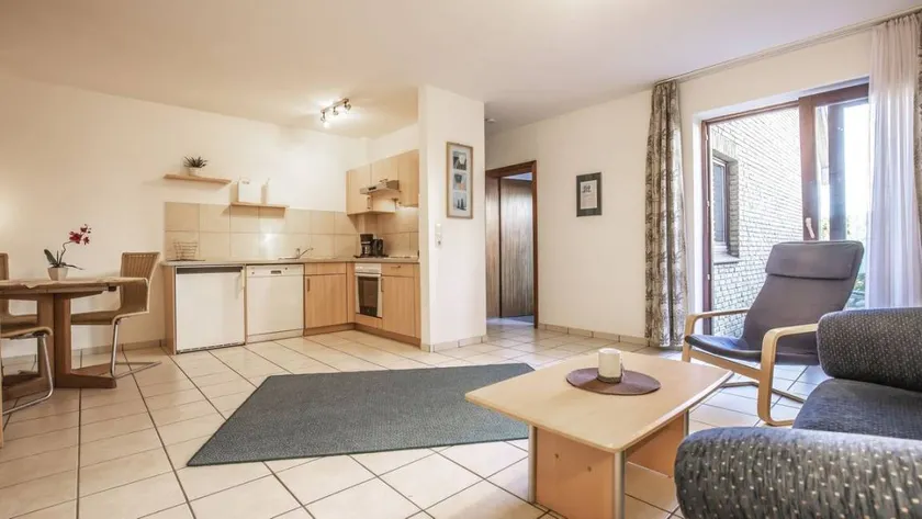 Flat with garden & terrace - Image 1