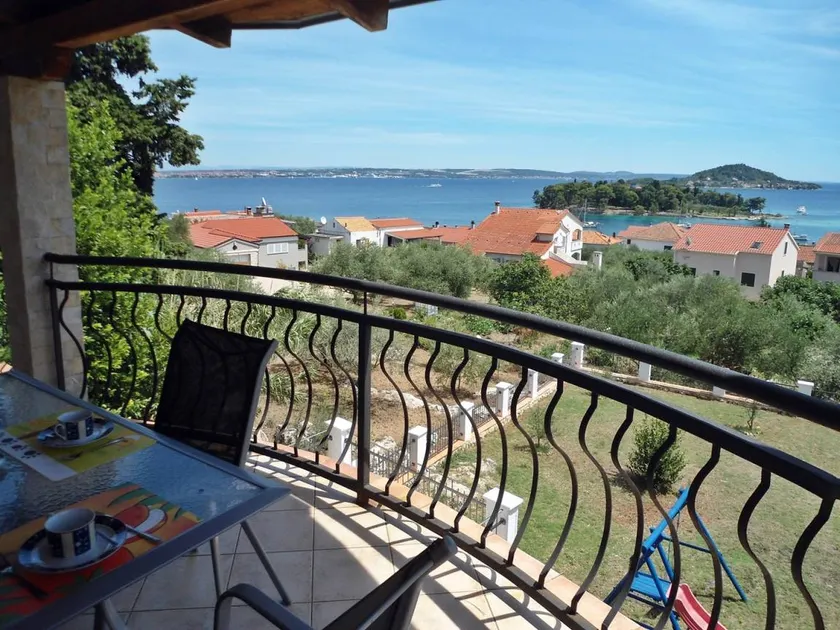 Children-friendly big holiday home with terrace, garden & barbeque | Sea view - Image 1