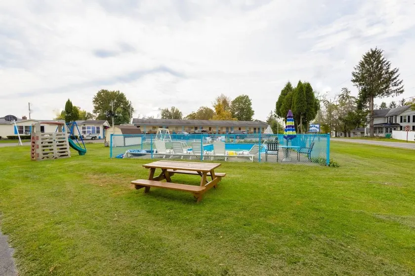 Wonderful holiday apartment with pool | Pet-friendly - Image 1
