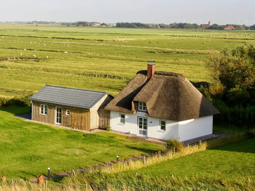 Family-oriented holiday home with terrace & garden - Image 1