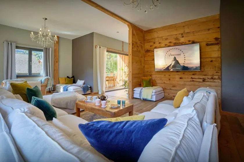 Children-friendly ample chalet with garden, terrace & barbeque | Lake view | Suitable for remote work | Pets allowed - Image 1