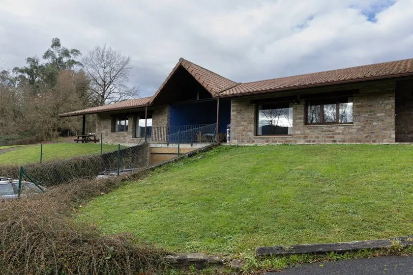 Holiday home with terrace, barbeque & private pool | Mountain view - Image 1