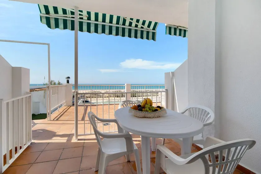 Flat with terrace | Sea view | Beach nearby | Perfect for remote work - Image 1
