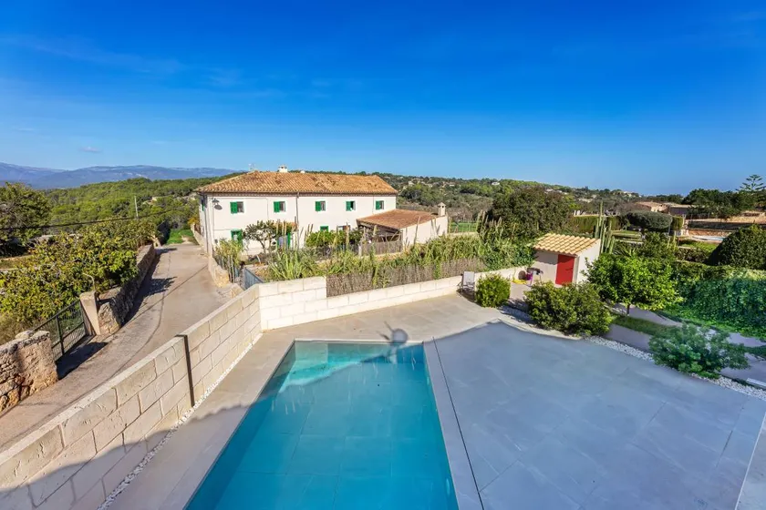 Fully equipped big house with terrace, private pool & BBQ | Perfect for remote work - Image 1