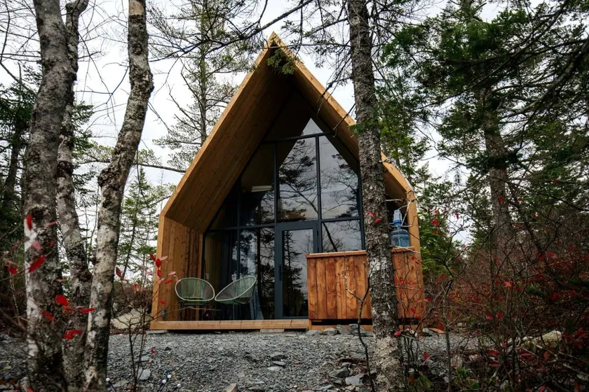 Peaceful Off-Grid Chalet with Scenic Lake Views - Image 1