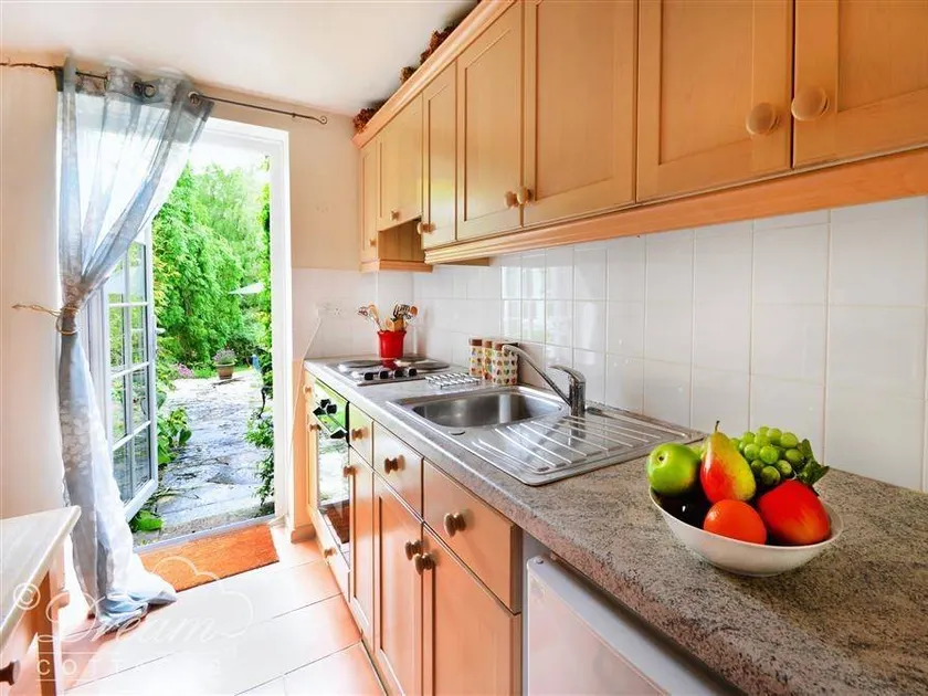Child-friendly wonderful cottage with garden - Image 1