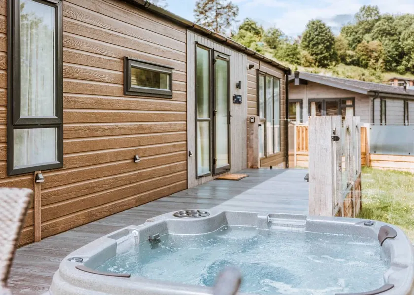 Sycamore Lodge VIP Hot Tub and Pet Friendly - Image 1