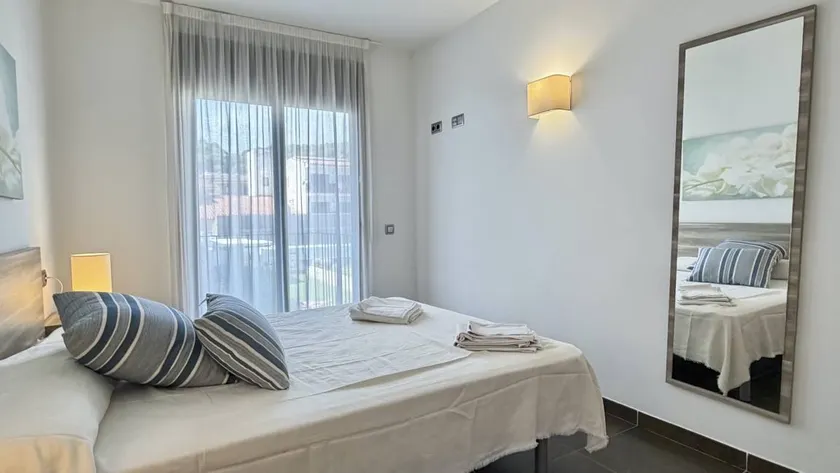 Appartement avec piscine et terrasse - Image 1