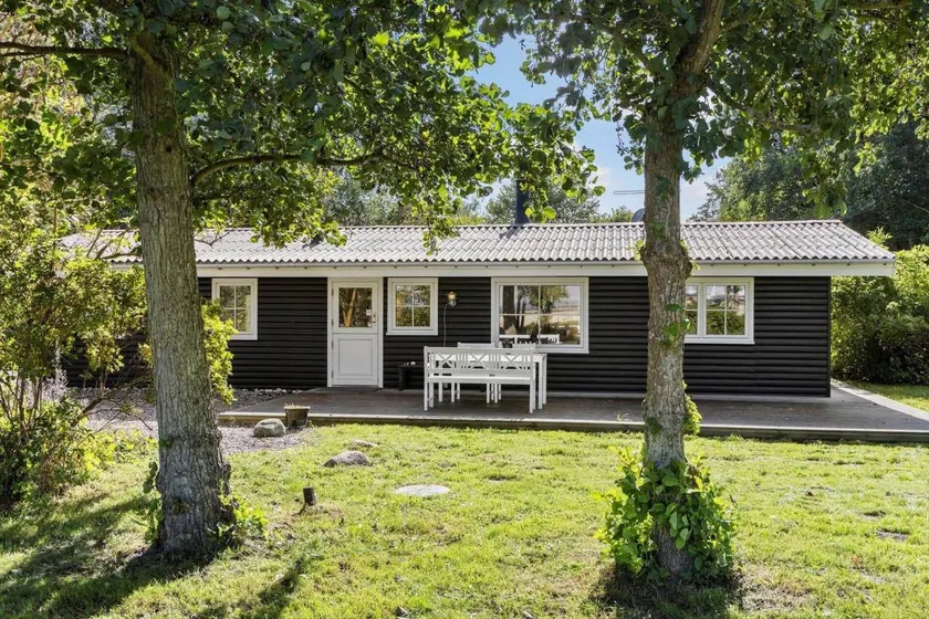 Fully equipped nice house with barbeque, garden & sauna | Sea view | Pets are welcome - Image 1