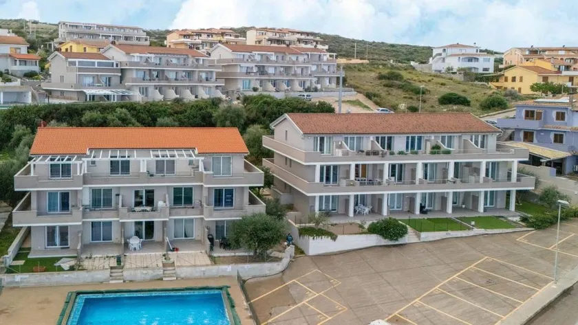 Apartment mit Terrasse und Pool - Image 1