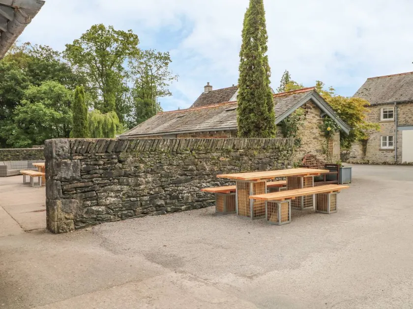 Children-friendly lovely cottage with garden, terrace & pool | Dogs allowed - Image 1