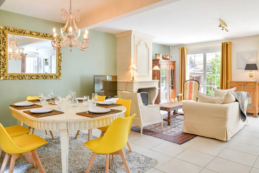 Maison avec jardin et terrasse - Image 1