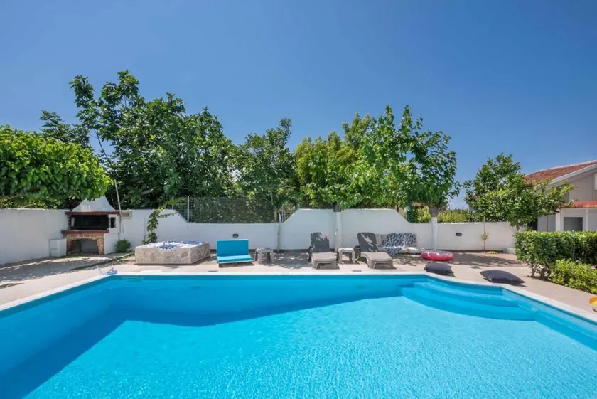 Villa avec barbecue, piscine et terrasse | Vue mer - Image 1