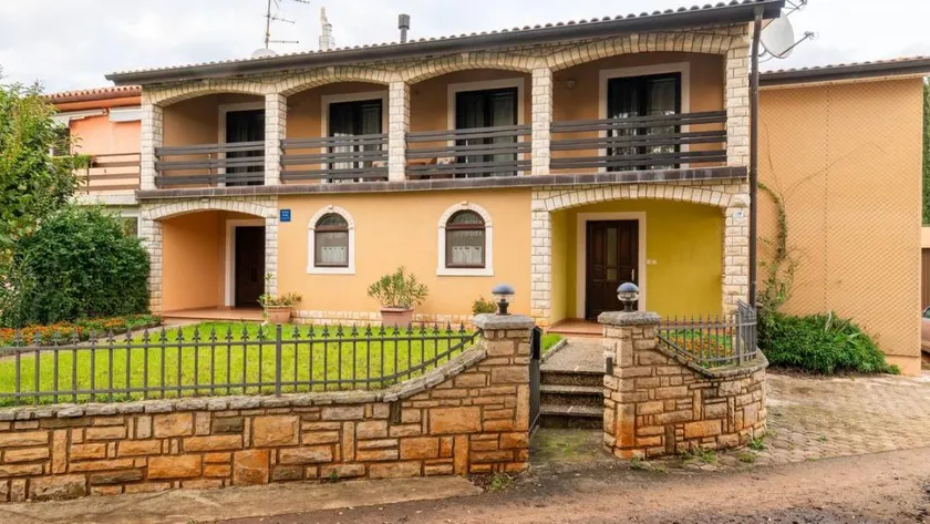 House with garden, pool & terrace - Image 1