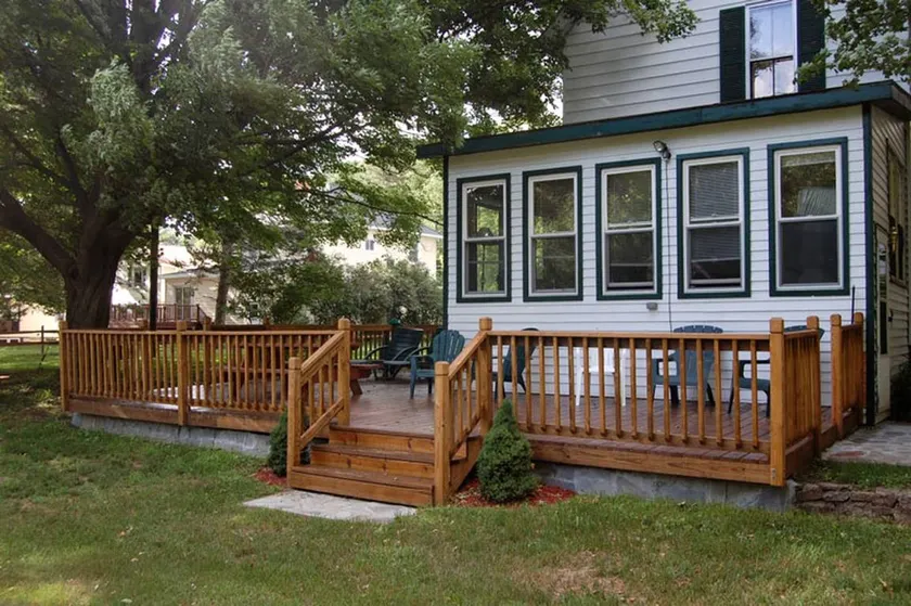 Family-Friendly Waterfront Vacation Rental with Wi-Fi near Saratoga - Image 1