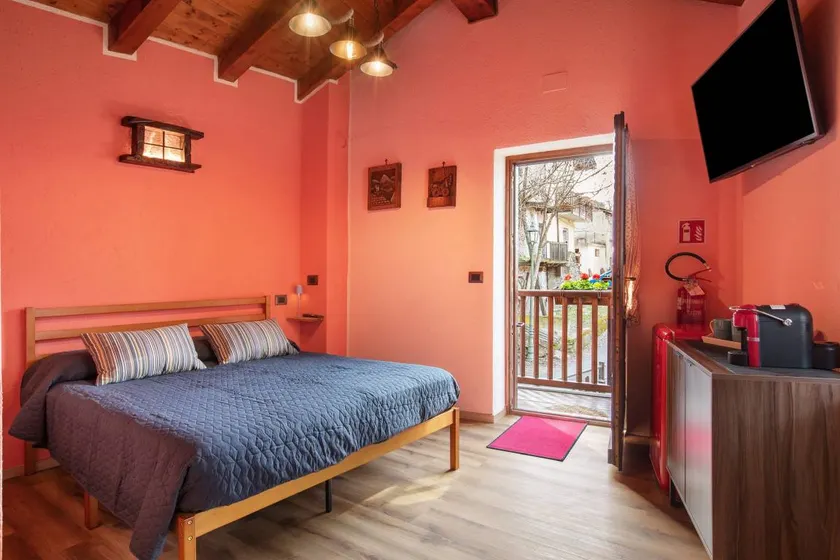 Dedicated room | Mountain view - Image 1
