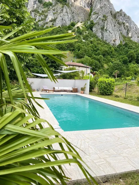 House with garden, barbeque & terrace | Garden view - Image 1
