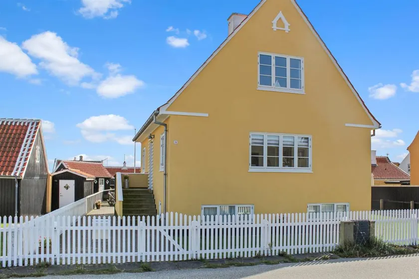 Holiday home with garden & terrace | Sea view | Next to the beach | Dogs allowed - Image 1